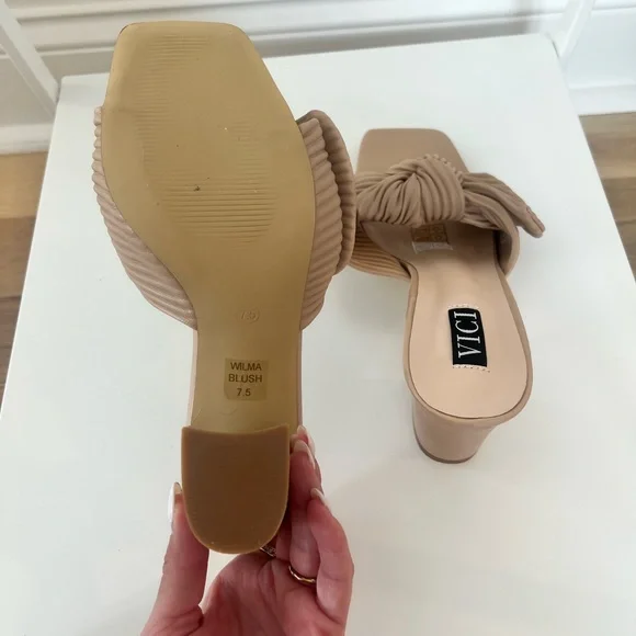 Knotted Slip on Heel - Picture 4 of 5